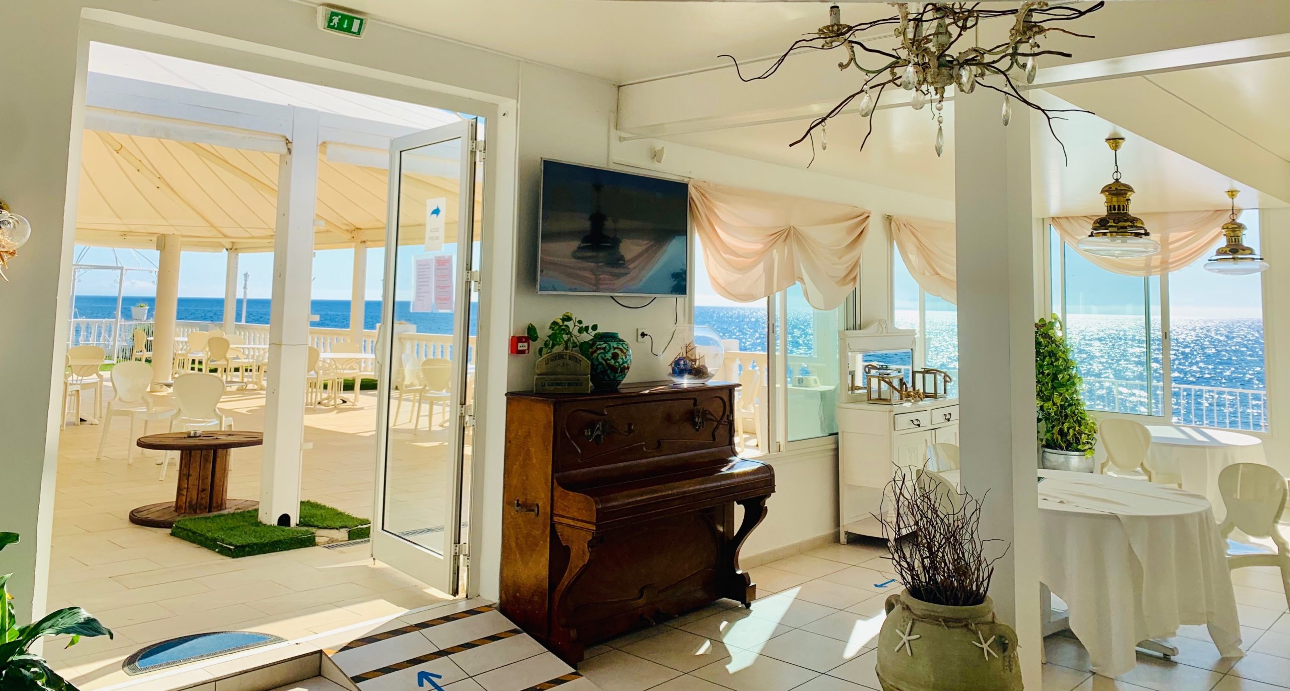 Hotel Ariana in Marine du Miomo, France